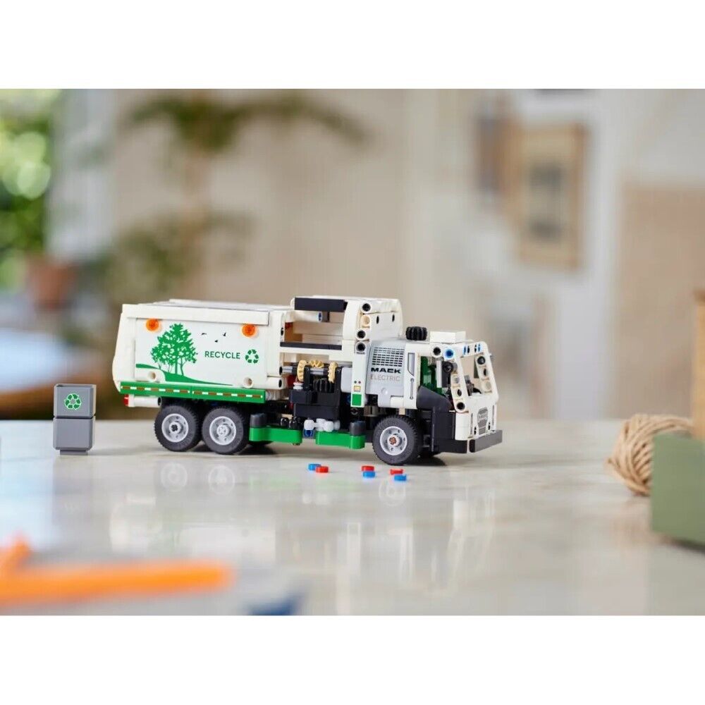 LEGO Technic: Mack® LR Electric Müllwagen (42167)