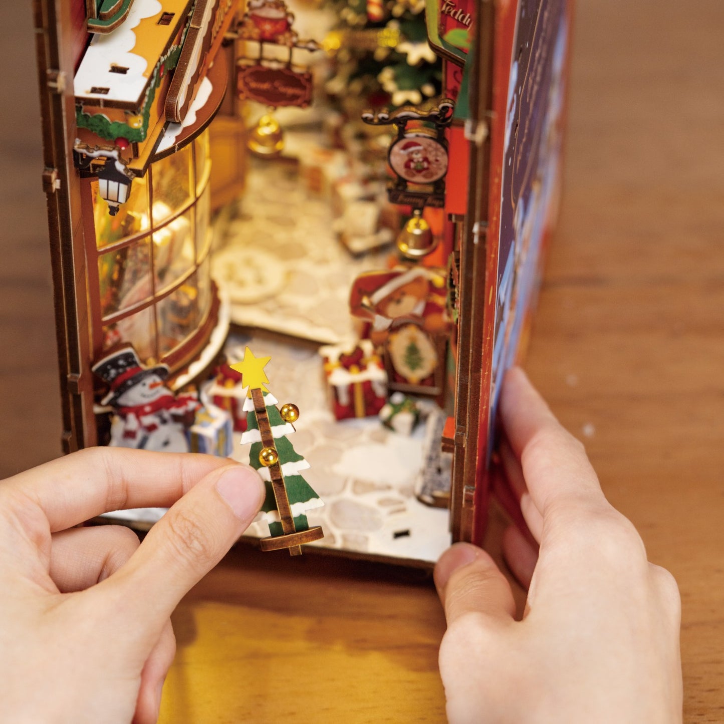Rolife 3D-Holz-Puzzle Book Nook "Christmas Street"