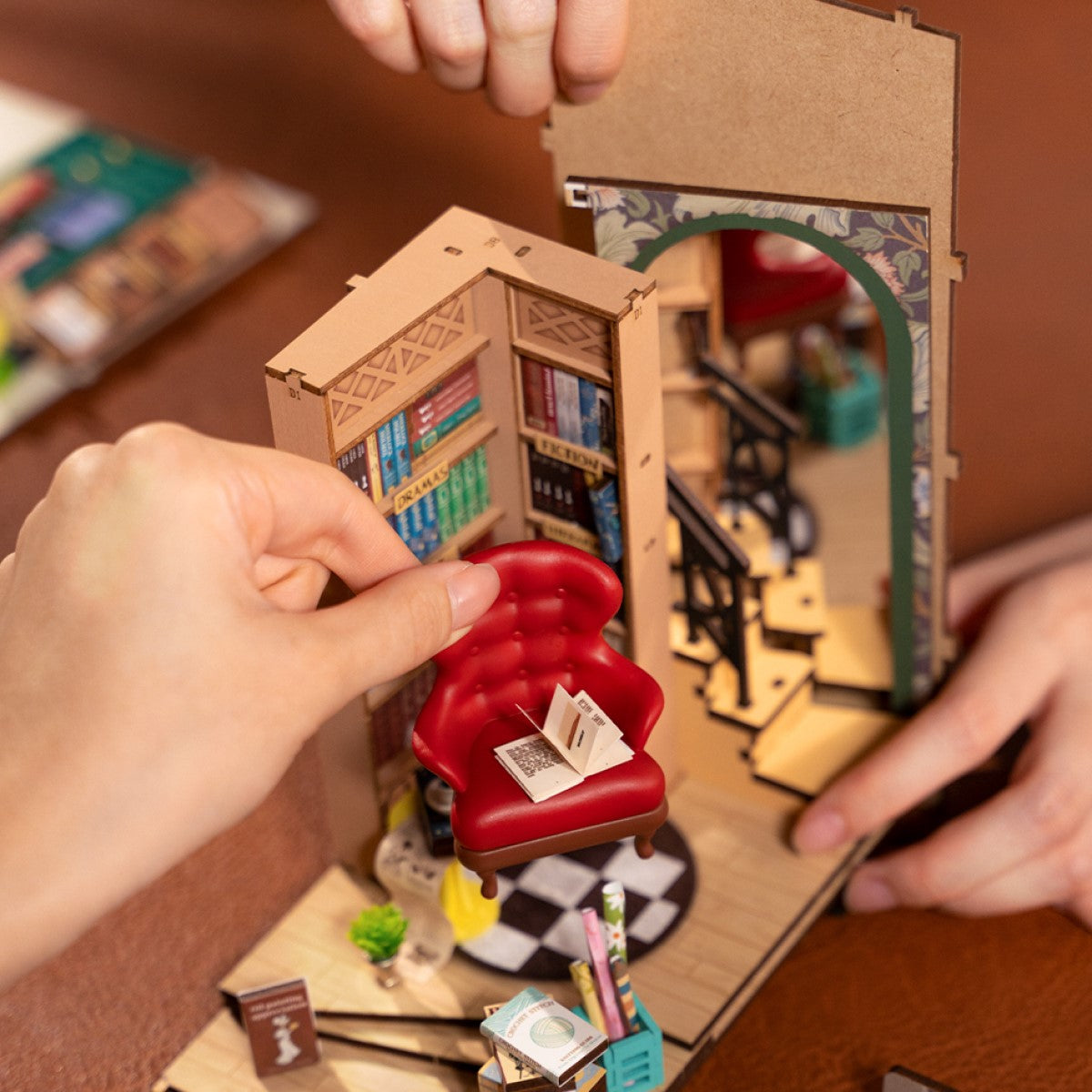 Rolife 3D-Holz-Puzzle Book Nook "Bookstore"