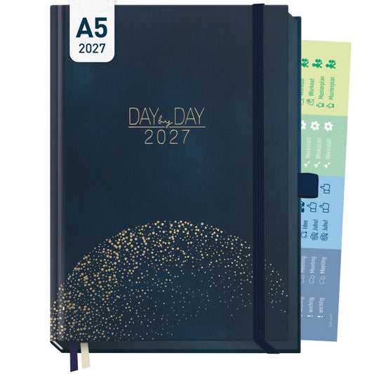 Coveransicht von Häfft Tageskalender 2027 A5 - Organizer Day by Day Deluxe im Motiv „Golden Earth“.